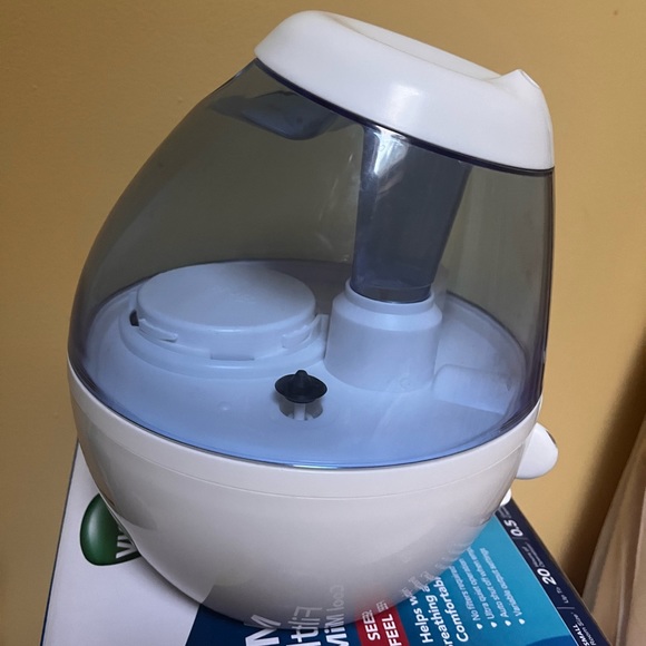 Vicks Cool Mist Humidifier 🩵💙 - Picture 6 of 7